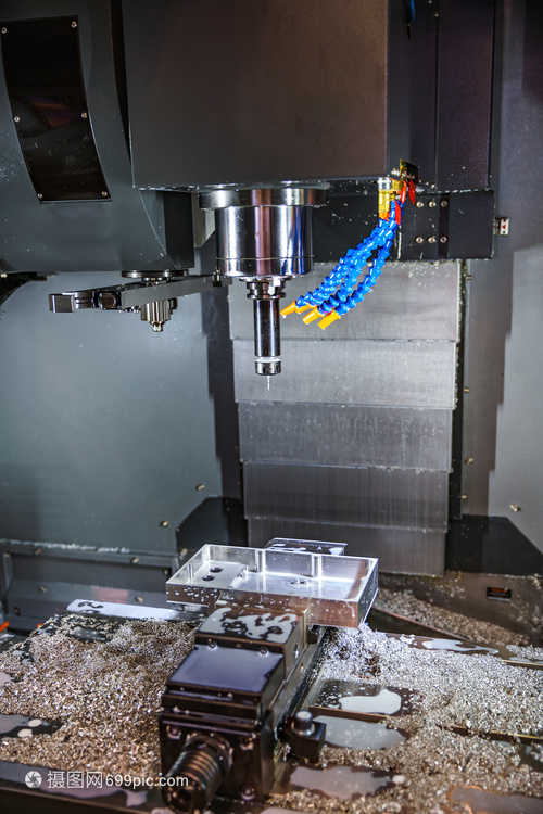 景深挑战下的真实与模糊 金工数控铣床与现代金属加工的技术探索